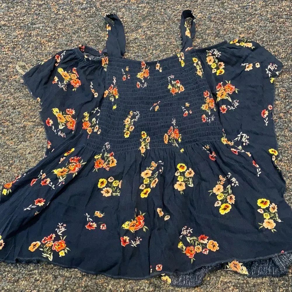 No Boundaries Butterfly Top sz. XS NWT